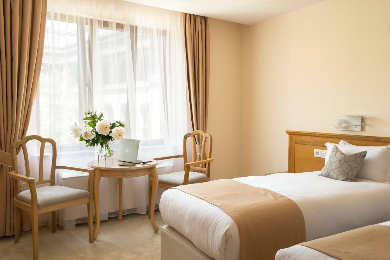 Family Hotel Anna Ruse Extérieur photo