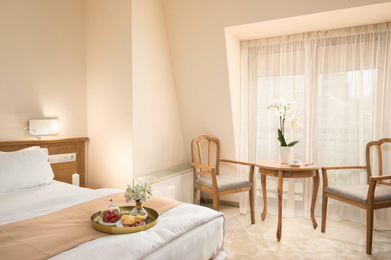 Family Hotel Anna Ruse Extérieur photo